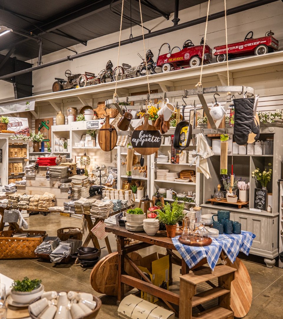 Kitchenware and housewares vendor at Ohio's Market Berlin
