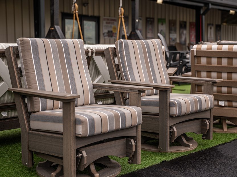 Outdoor furniture and patio at Ohio's Market Berlin